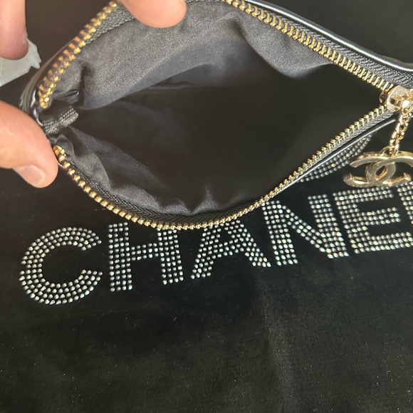 CHANEL VIP GWP Black Mekeup Pouch - Picture 8 of 15